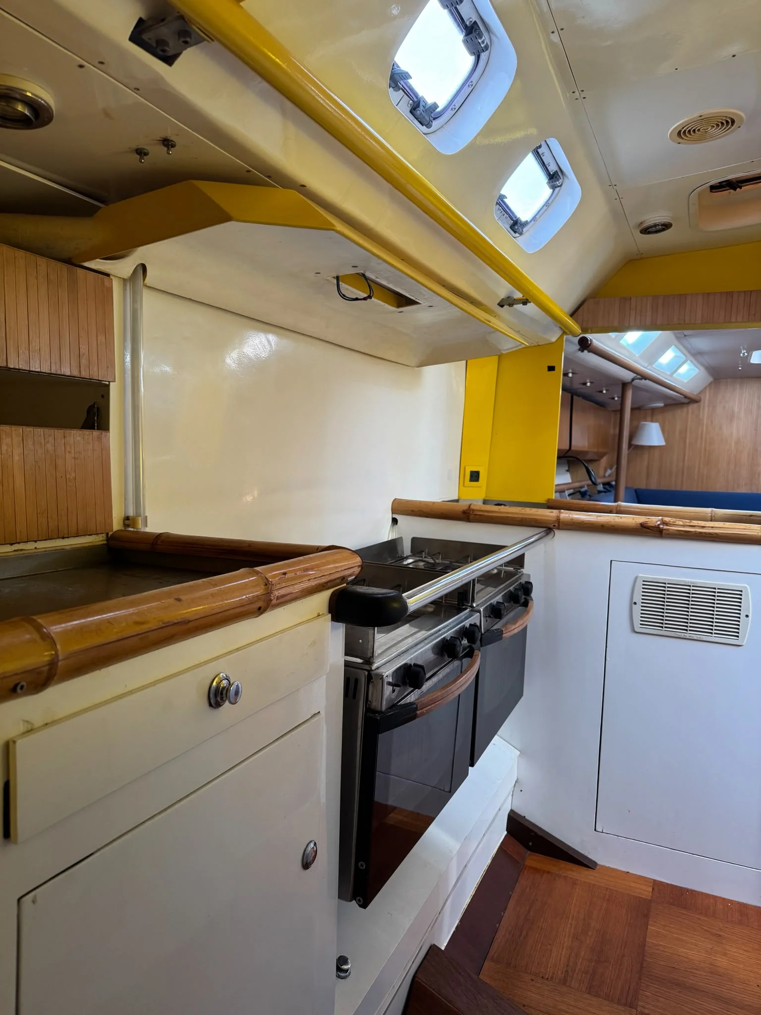 ZORYA Levrier 18 galley with gimbaled gas cooker and oven, overhead hatches